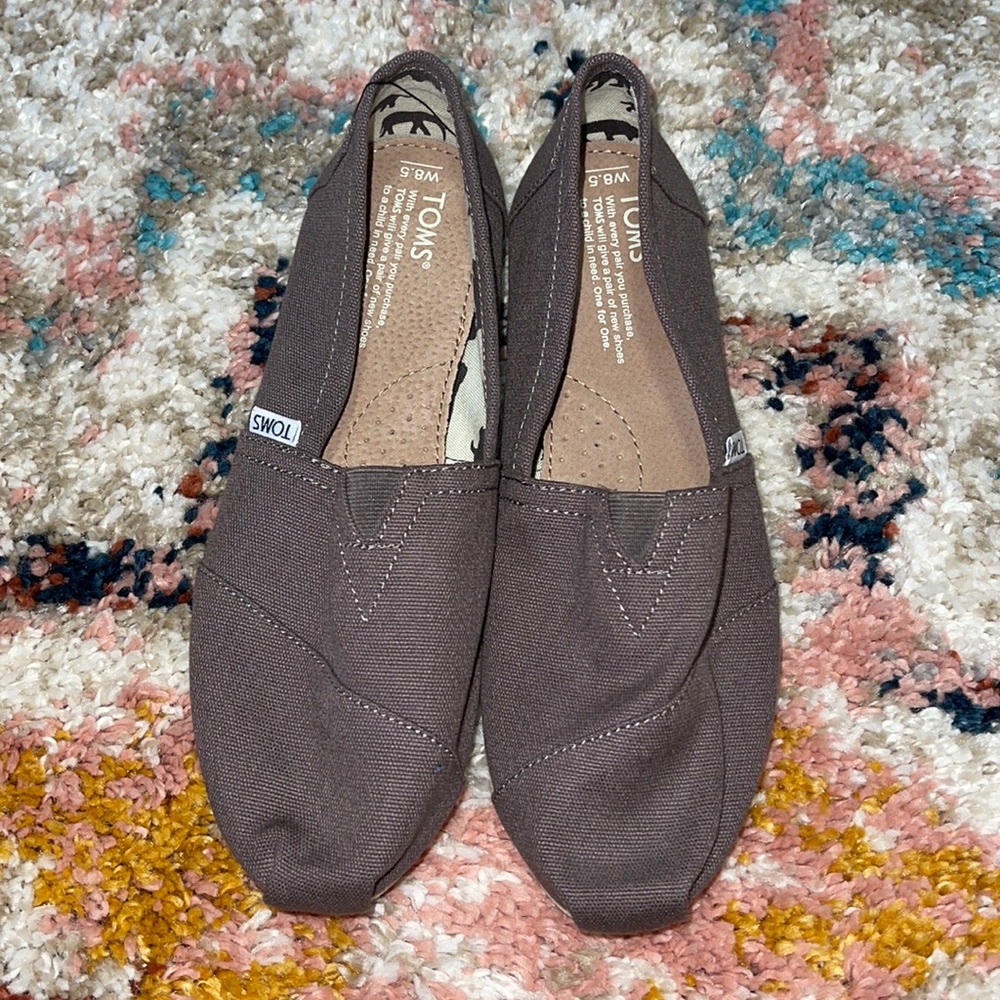 Gray Toms